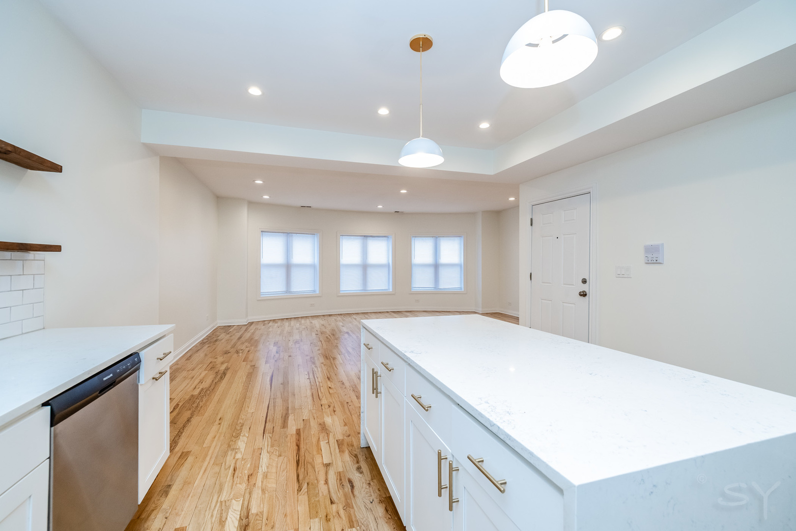 6711 S Paxton Avenue Property Photo 6