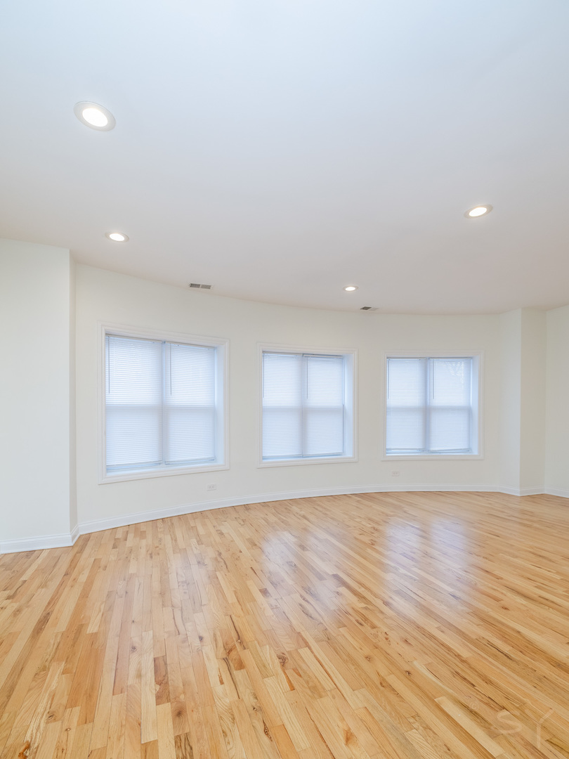 6711 S Paxton Avenue Property Photo 7