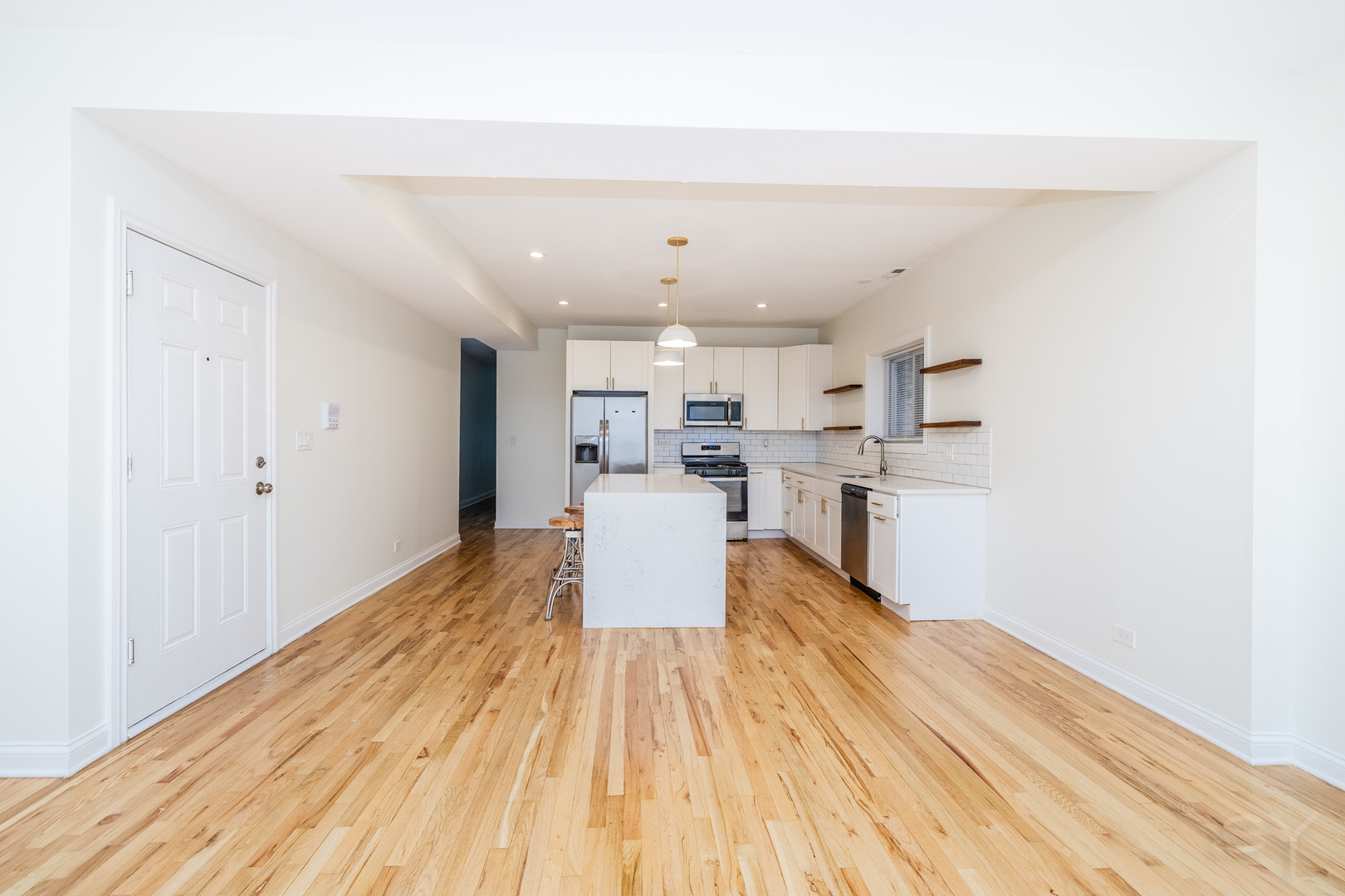 6711 S Paxton Avenue Property Photo 8