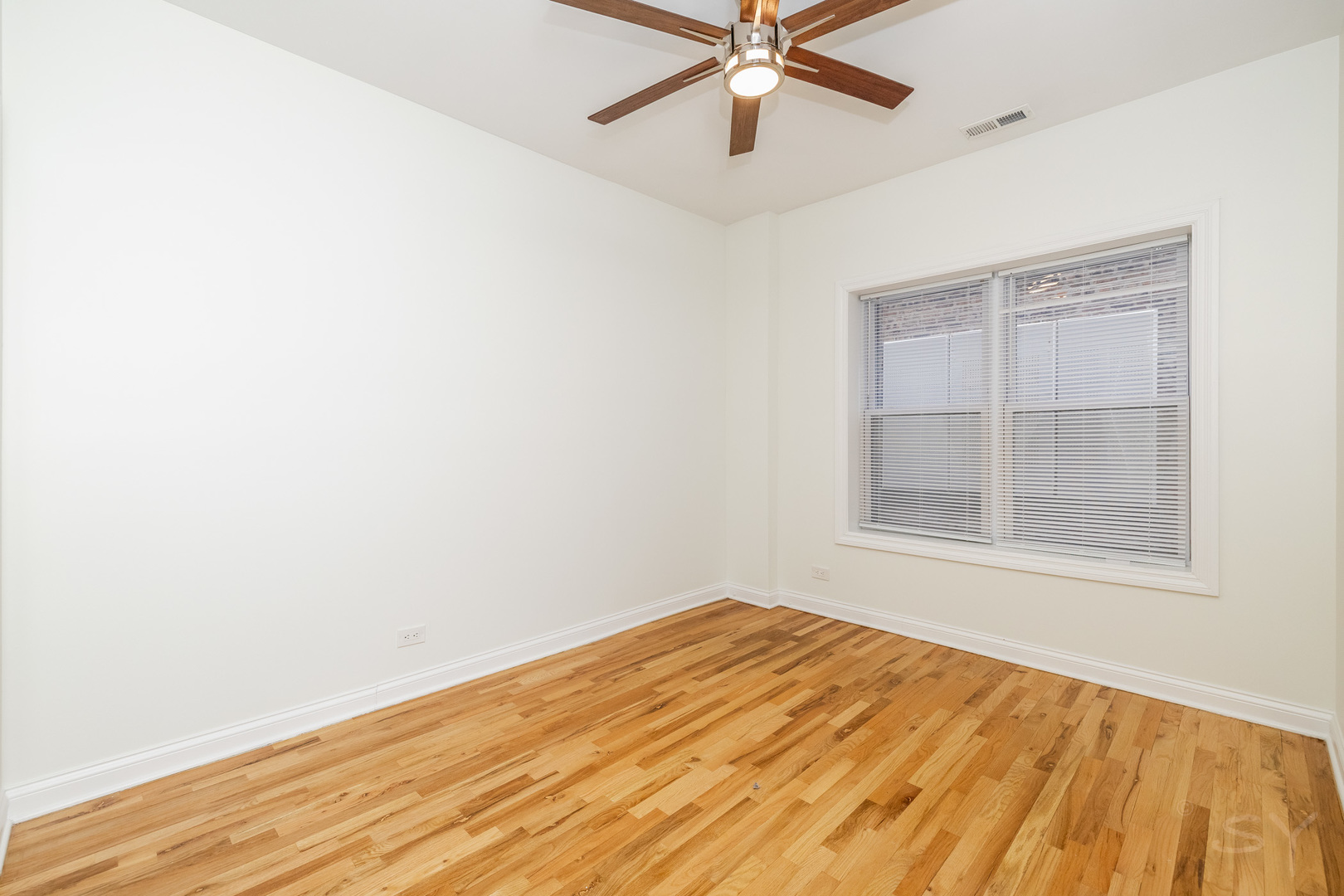 6711 S Paxton Avenue Property Photo 11