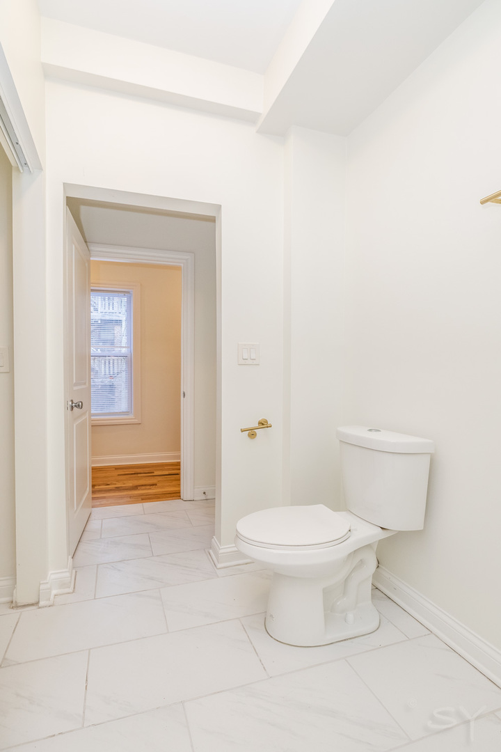 6711 S Paxton Avenue Property Photo 16