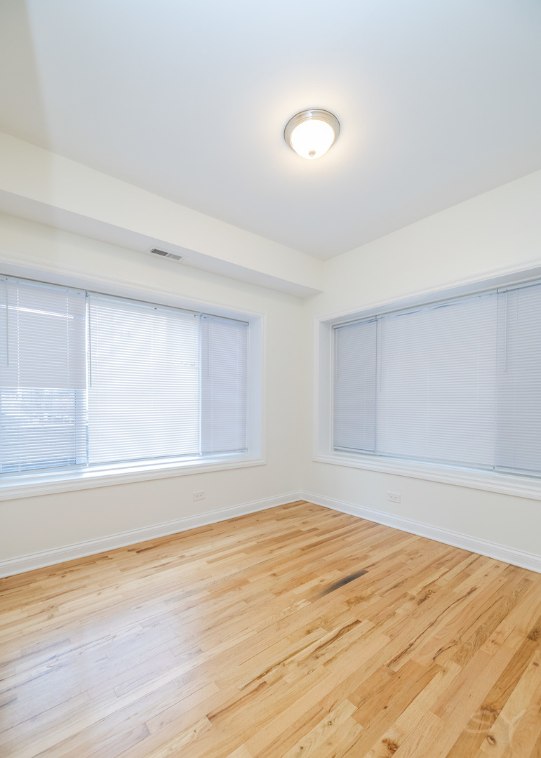 6711 S Paxton Avenue Property Photo 18
