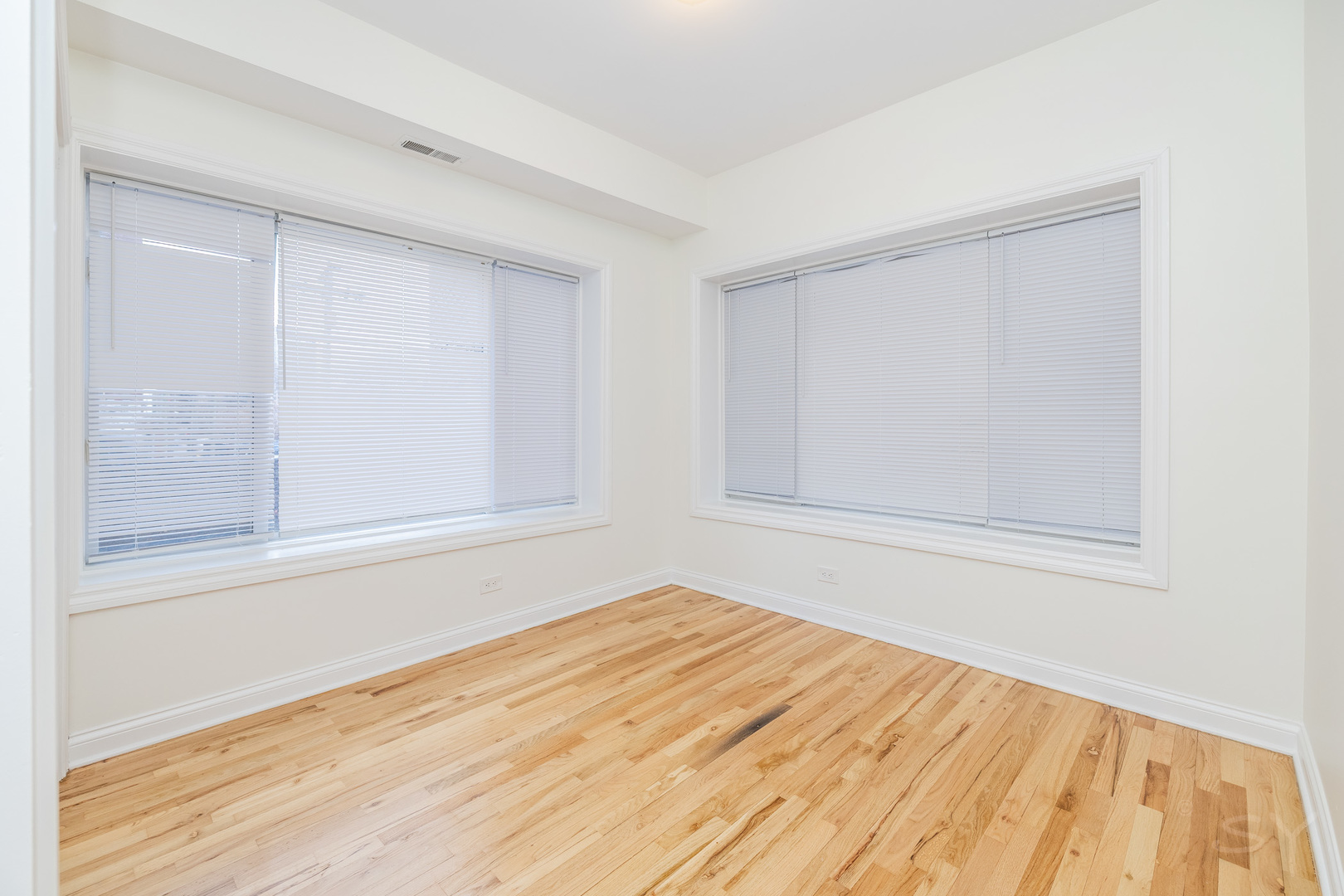 6711 S Paxton Avenue Property Photo 19