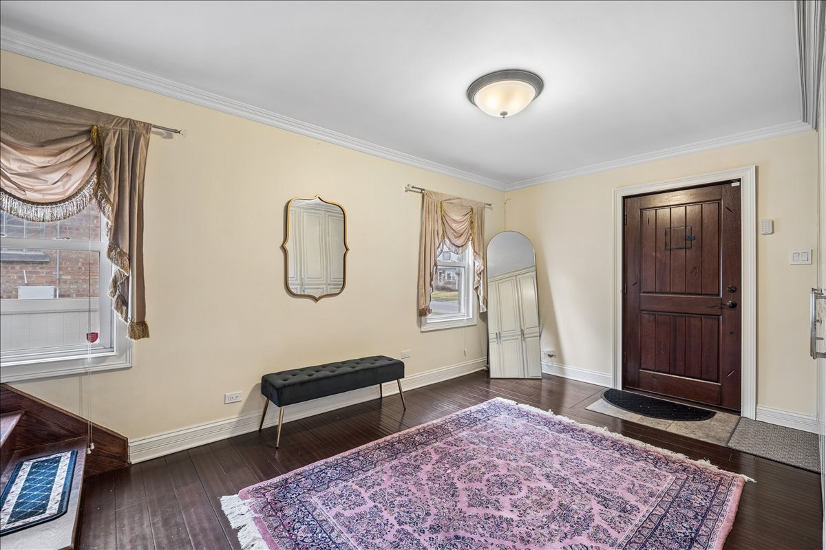 2455 Rhodes Avenue Property Photo 3