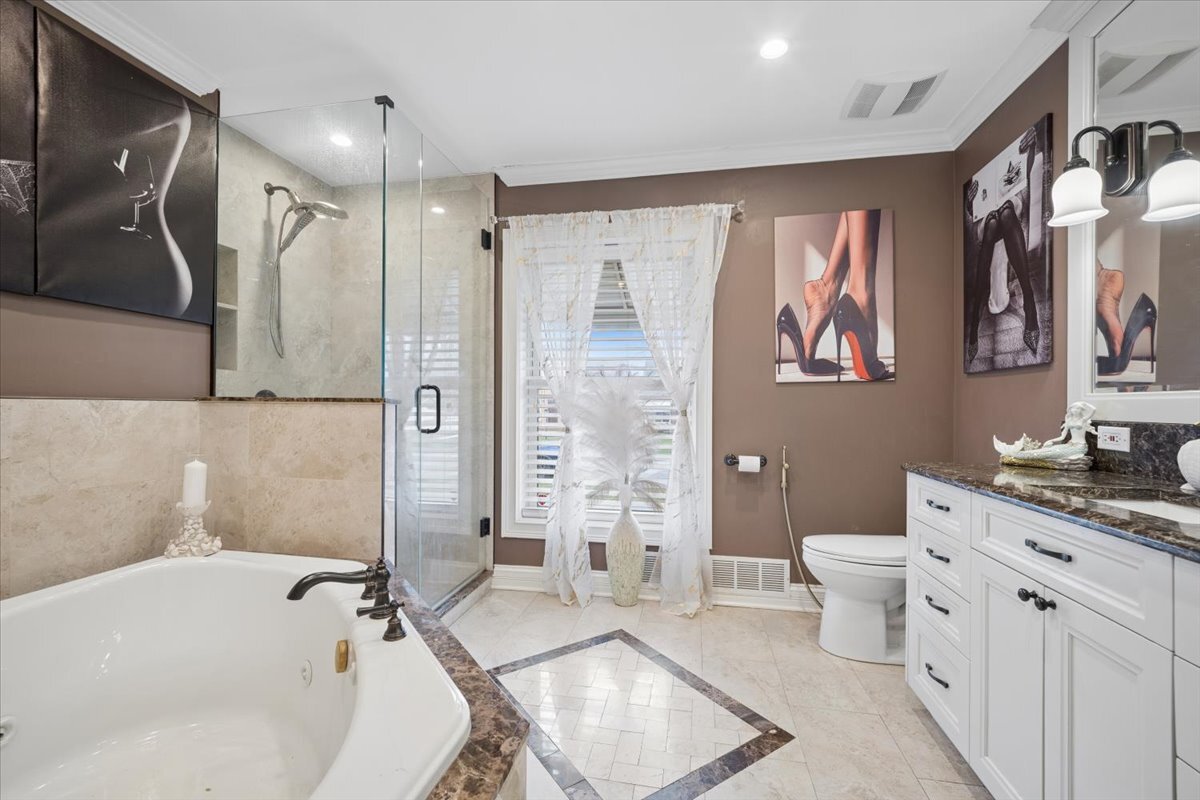 2455 Rhodes Avenue Property Photo 10