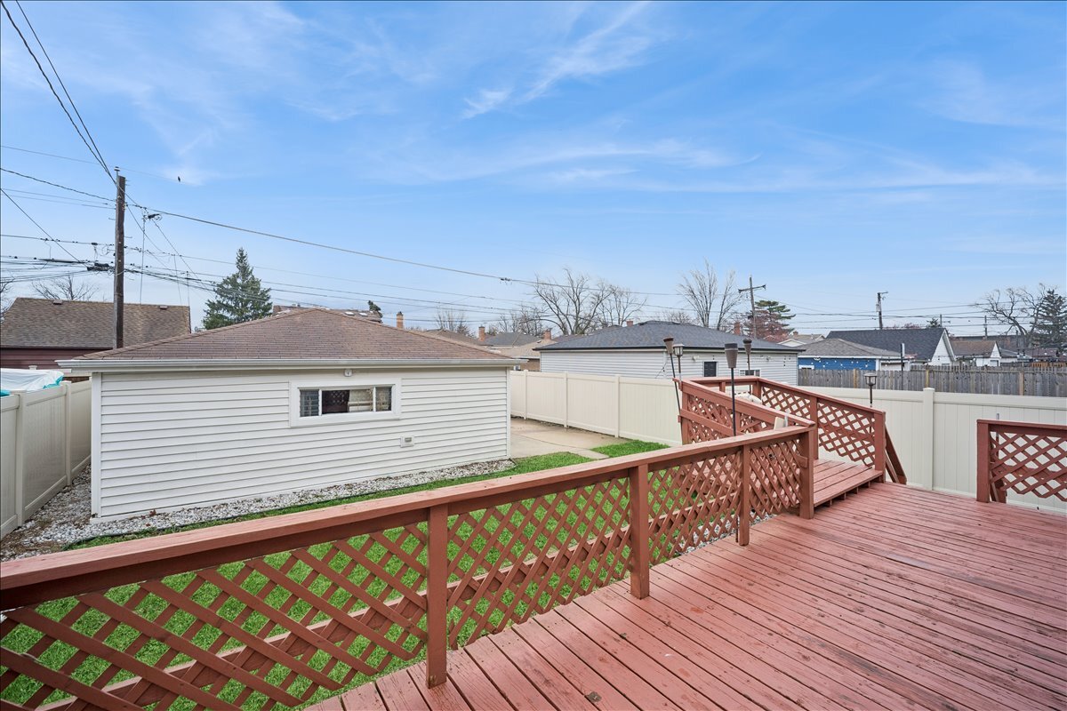 2455 Rhodes Avenue Property Photo 16