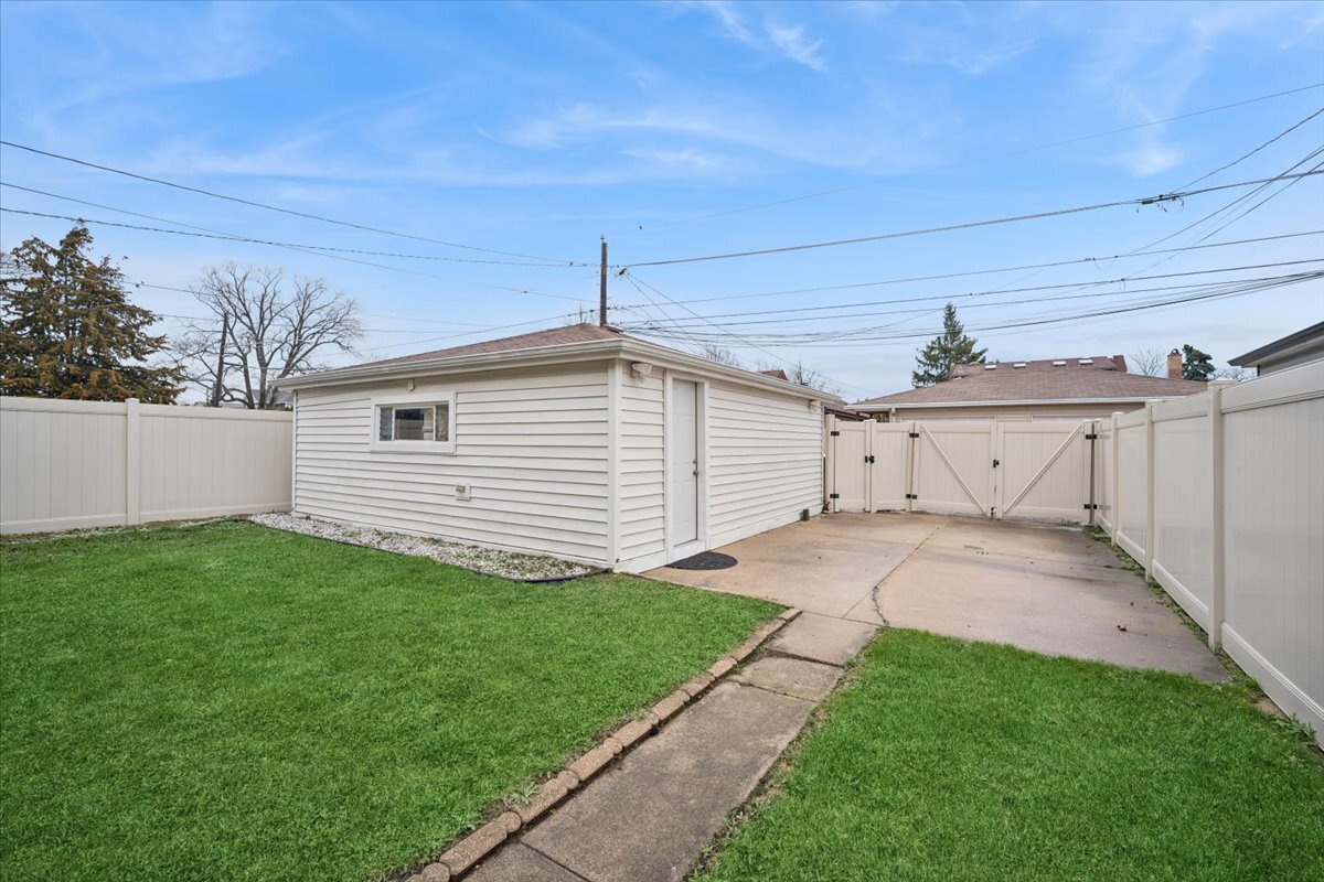 2455 Rhodes Avenue Property Photo 17