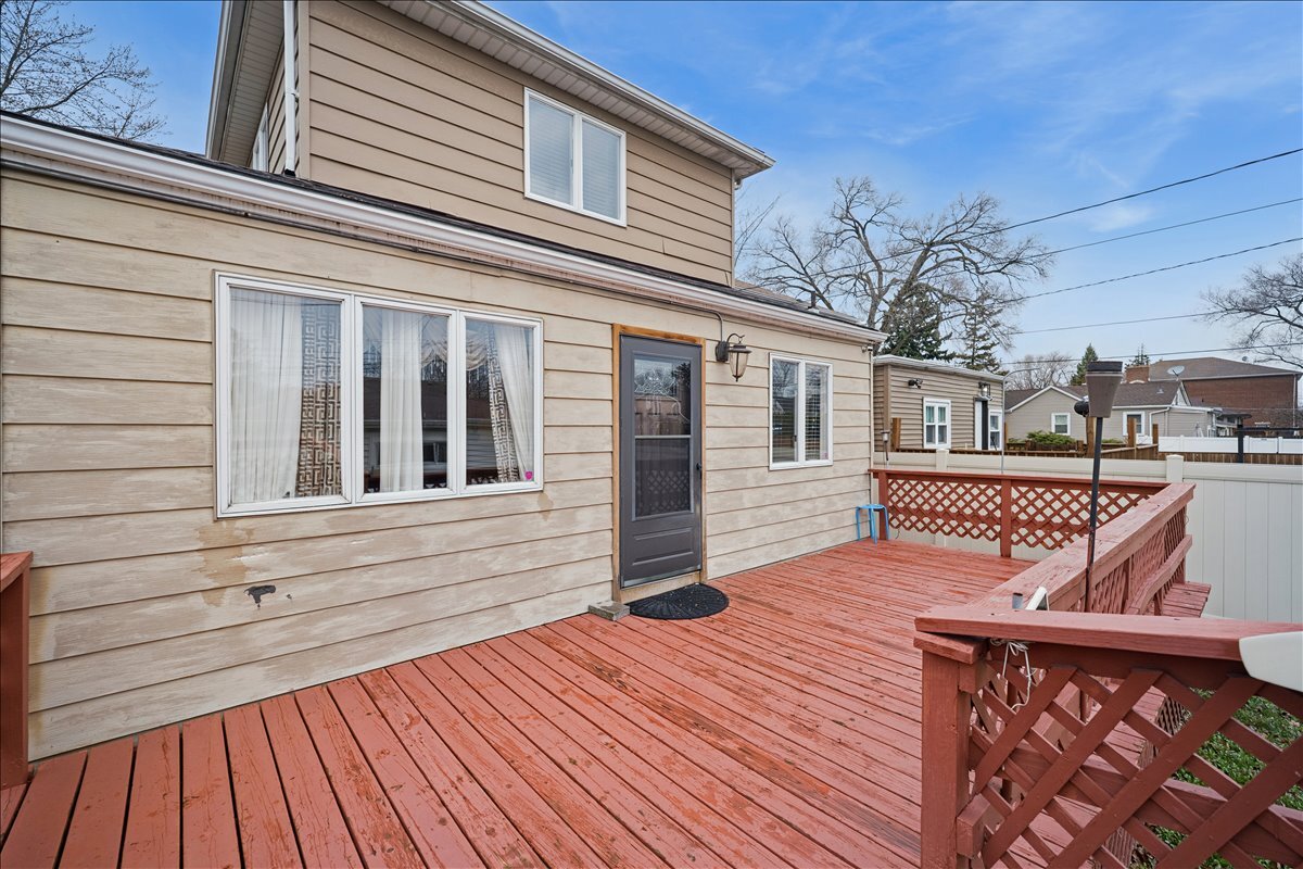 2455 Rhodes Avenue Property Photo 18