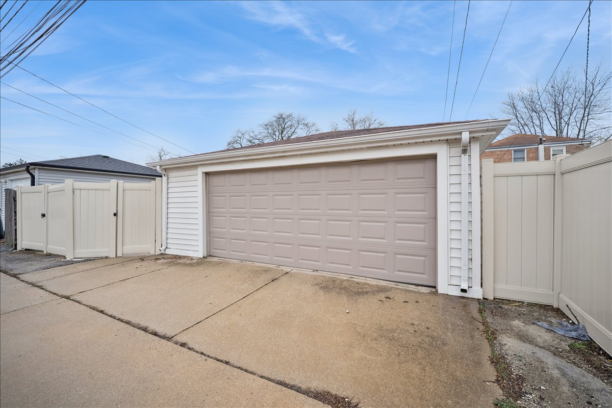 2455 Rhodes Avenue Property Photo 20