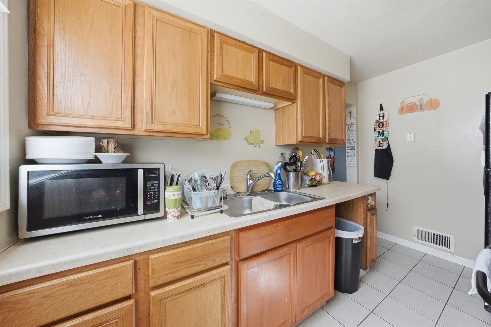 9553 S Greenwood Avenue Property Photo 3
