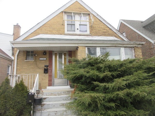 5105 S Lamon Avenue Property Photo 2