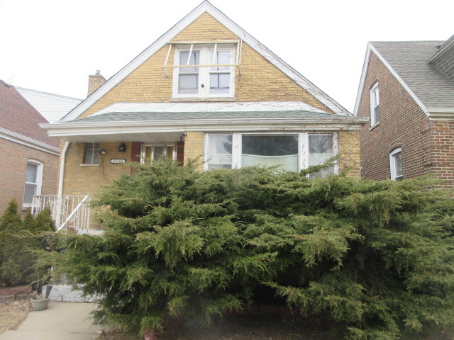 5105 S Lamon Avenue Property Photo 3