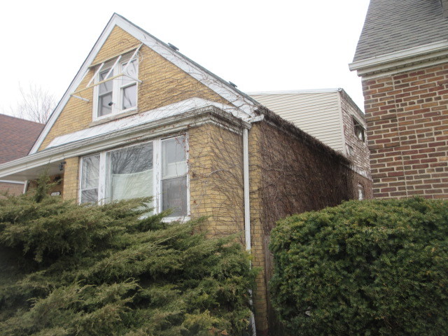 5105 S Lamon Avenue Property Photo 4