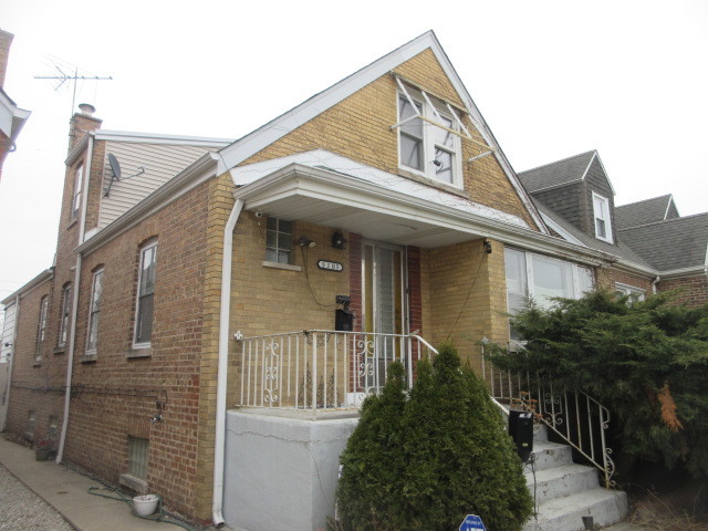 5105 S Lamon Avenue Property Photo 5