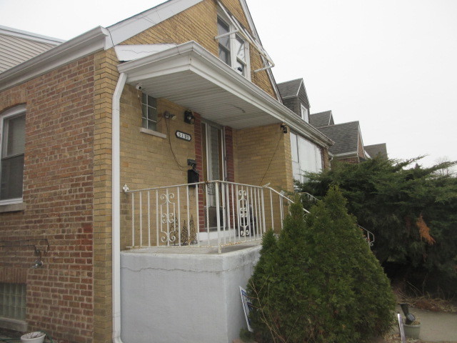 5105 S Lamon Avenue Property Photo 6