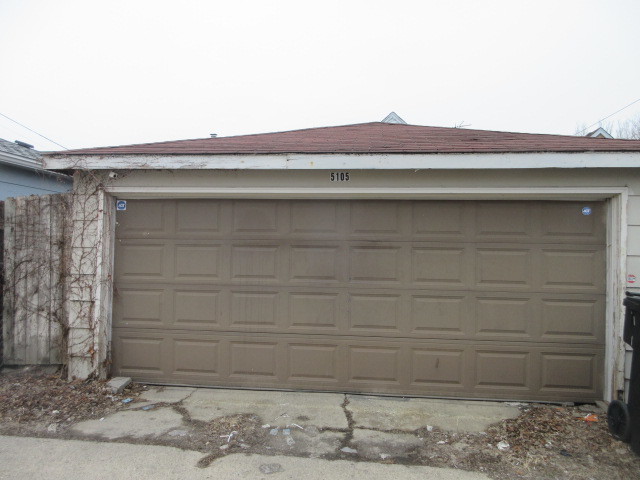 5105 S Lamon Avenue Property Photo 7