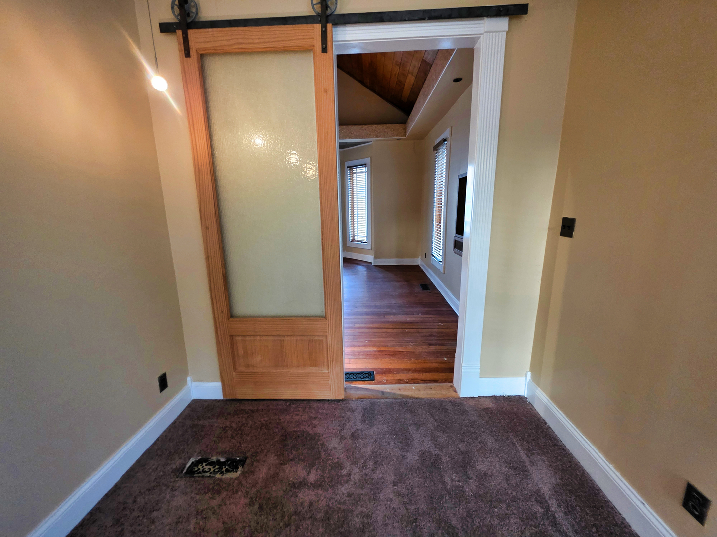 102 W 3rd Street Property Photo 84