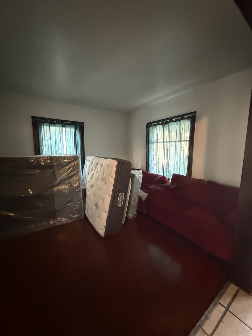 357 S Rosewood Avenue Property Photo 4