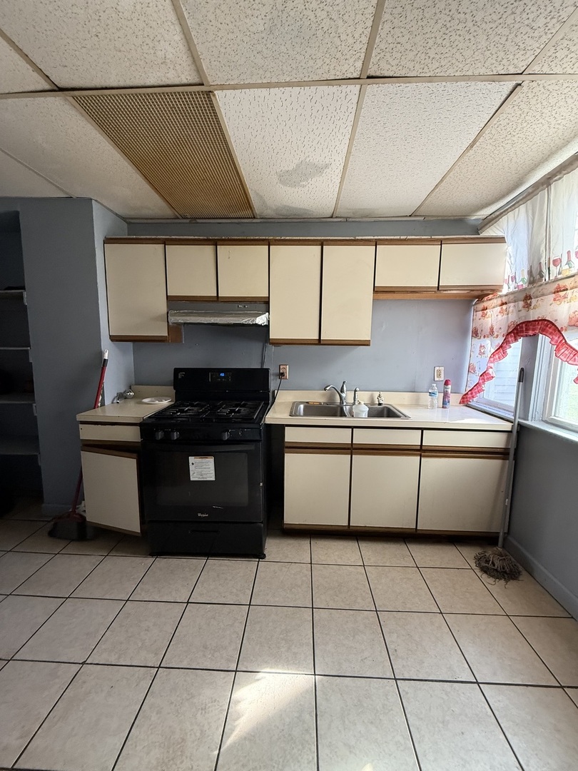 357 S Rosewood Avenue Property Photo 6