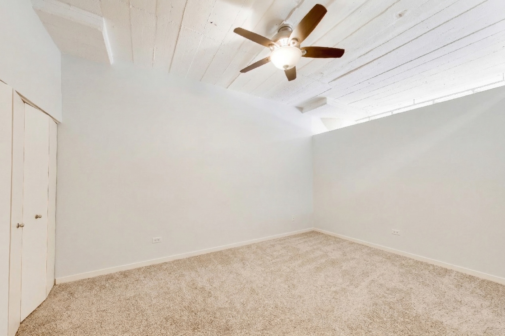 1069 W 14th Place 228 Property Photo 10