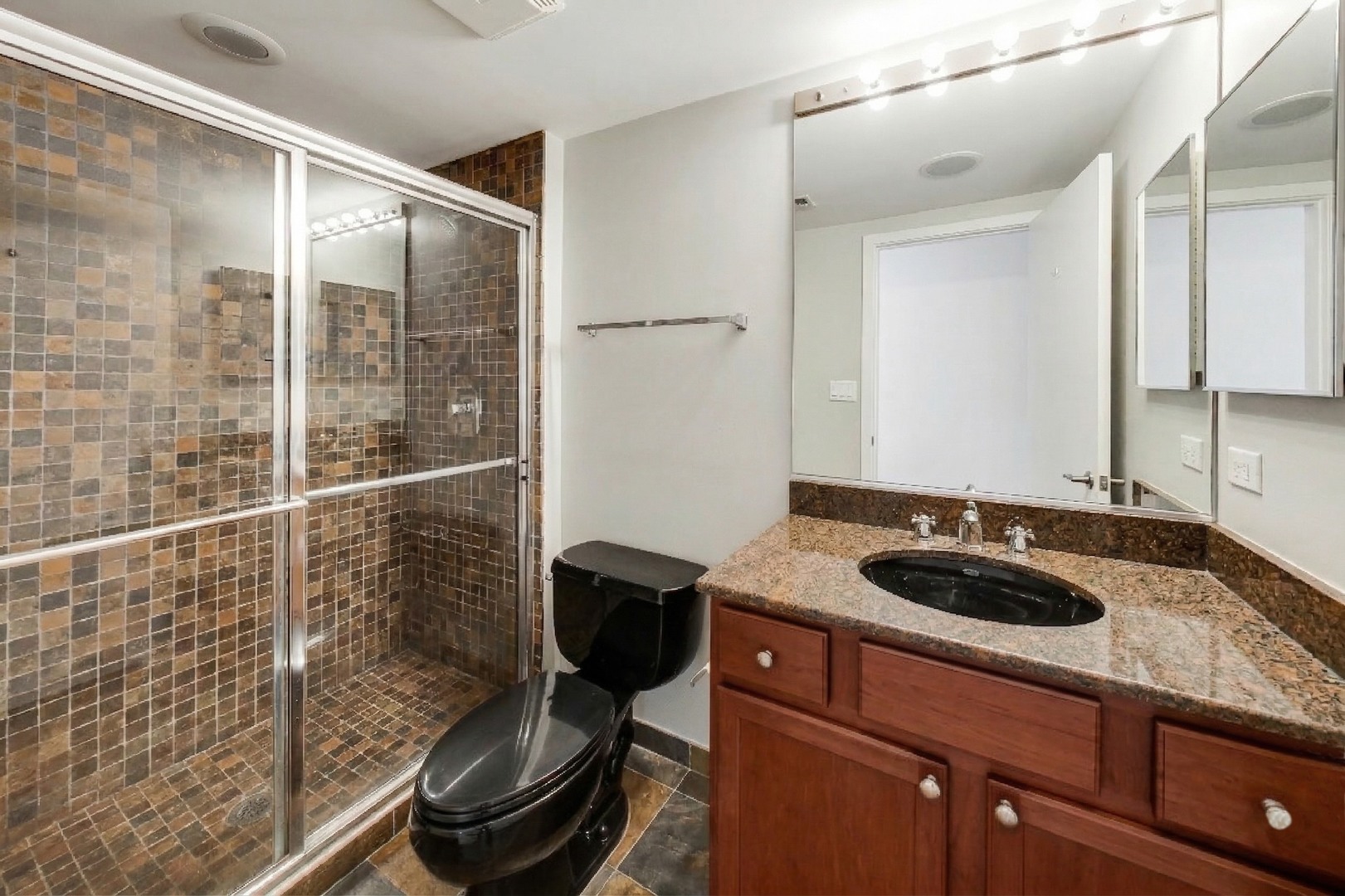 1069 W 14th Place 228 Property Photo 13