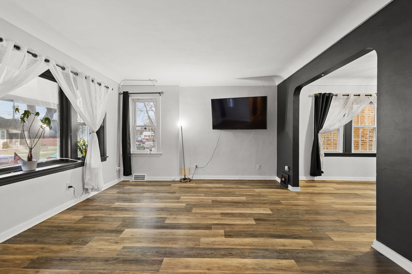 3601 Euclid Avenue Property Photo 6