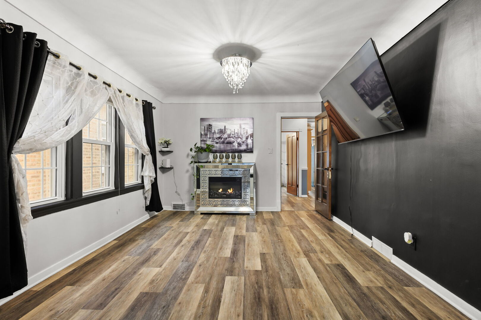 3601 Euclid Avenue Property Photo 7