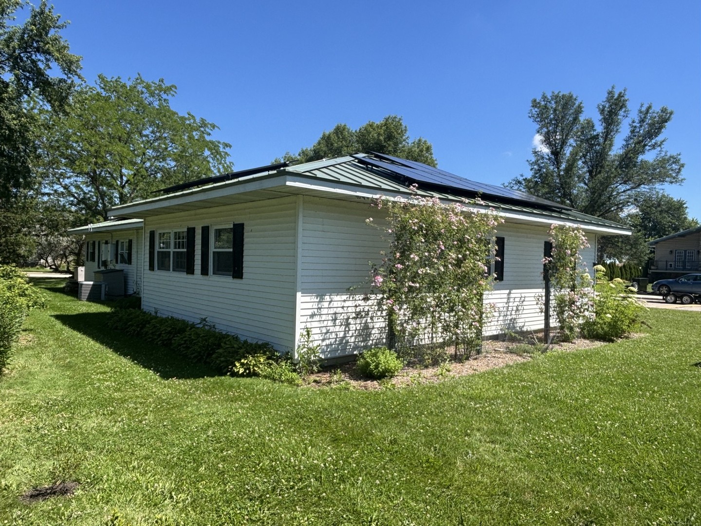 126 Sun Street Property Photo 4