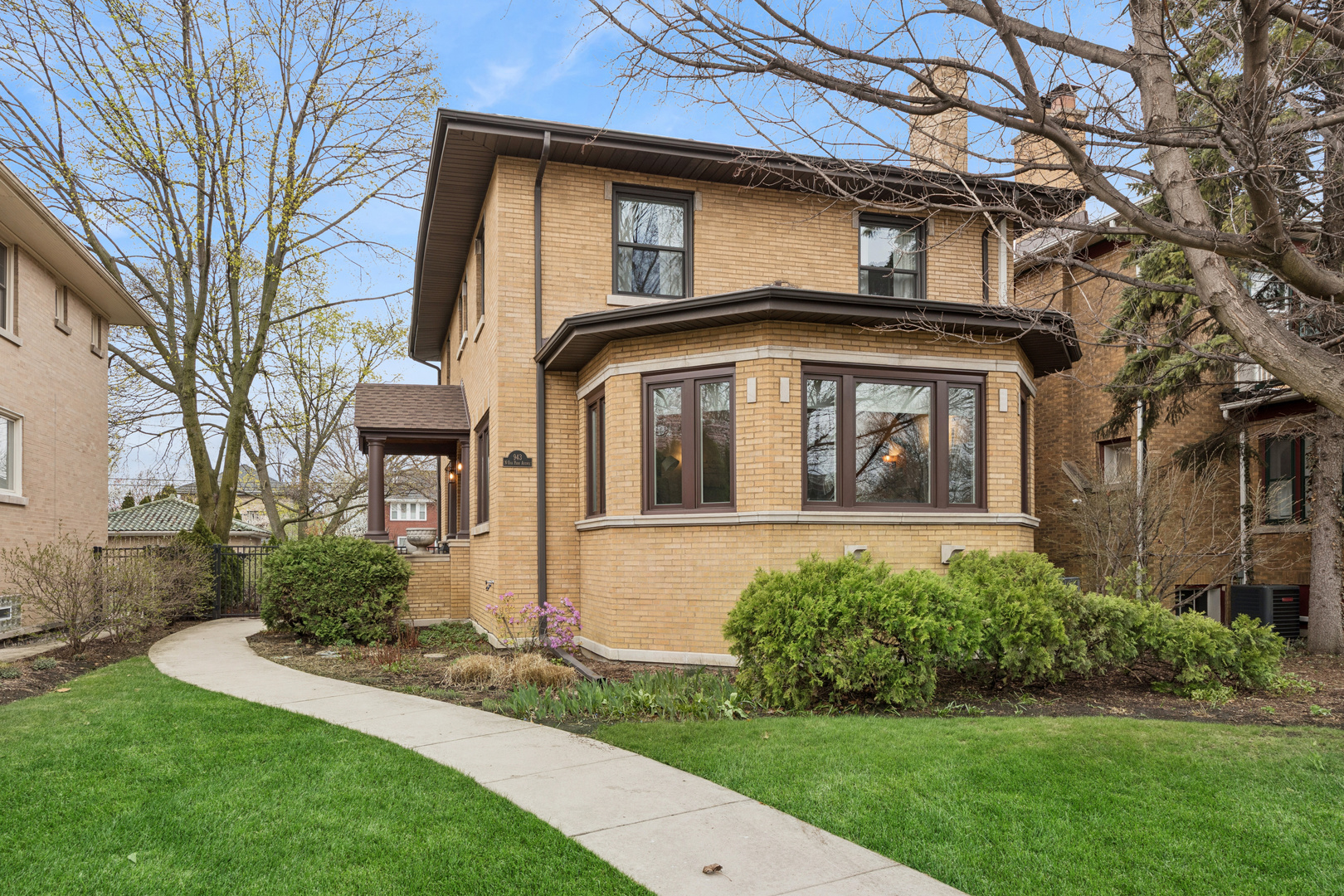 943 N Oak Park Avenue Property Photo 1