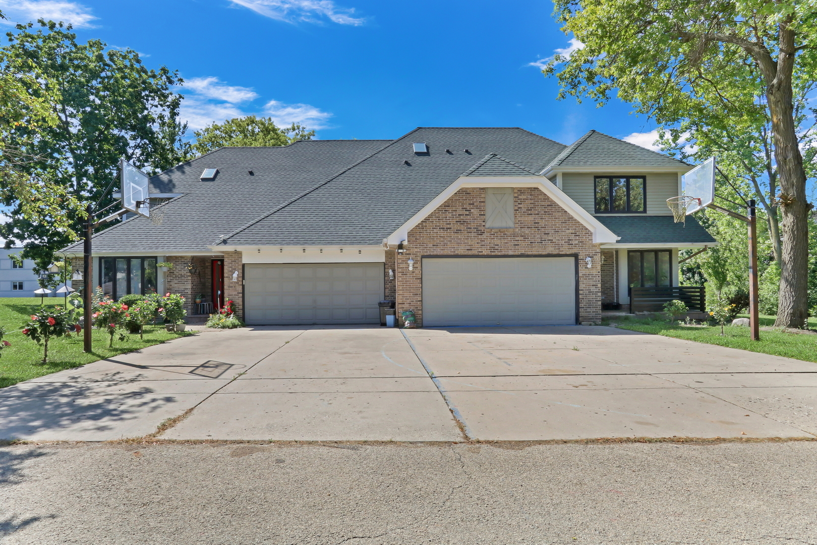 3947 Blackstone Avenue Property Photo 1