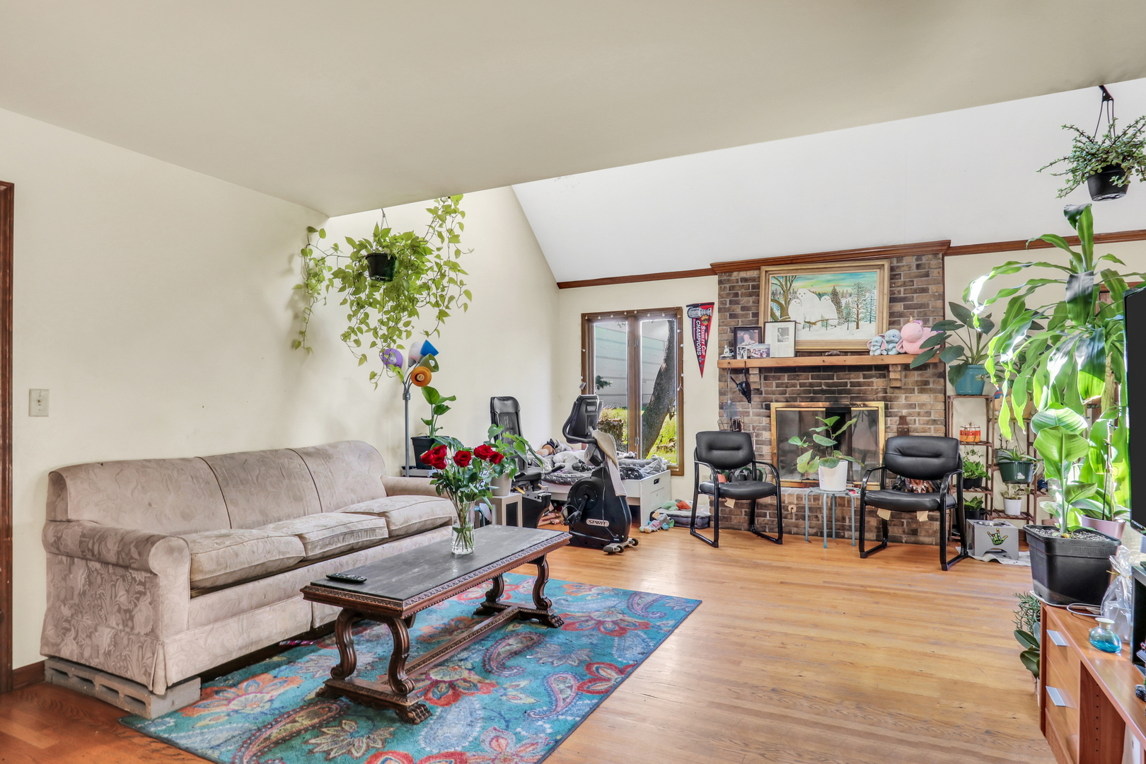3947 Blackstone Avenue Property Photo 3