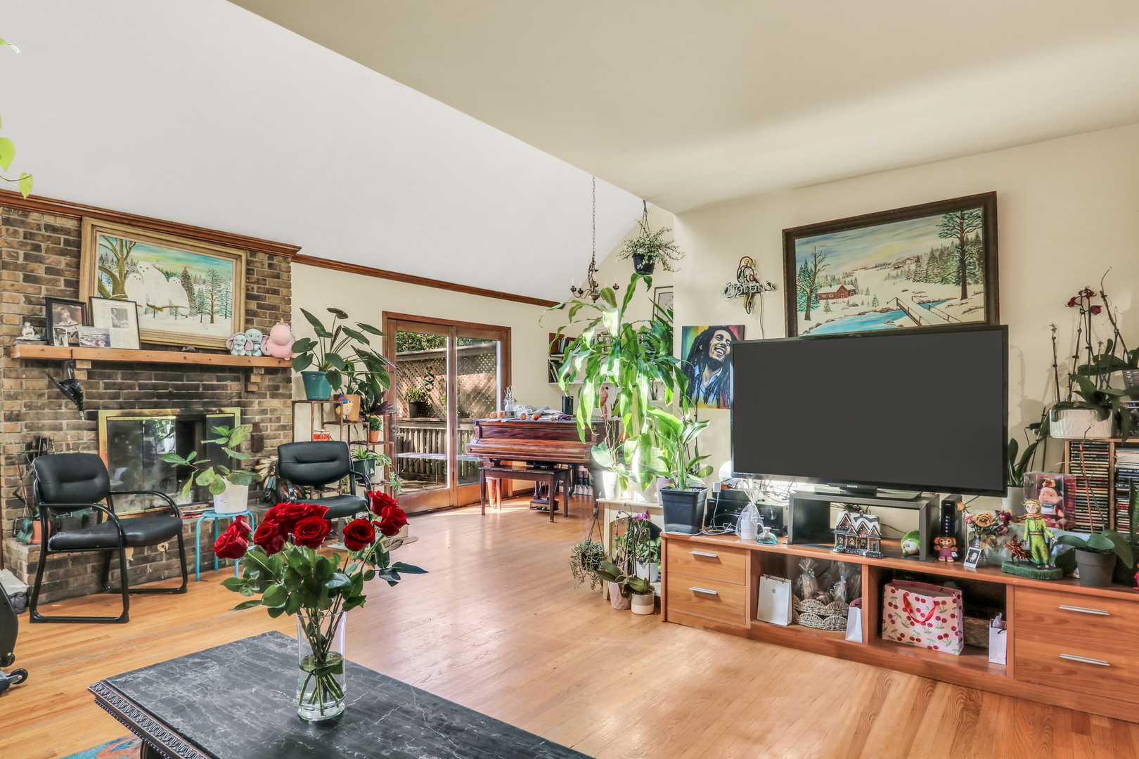 3947 Blackstone Avenue Property Photo 4