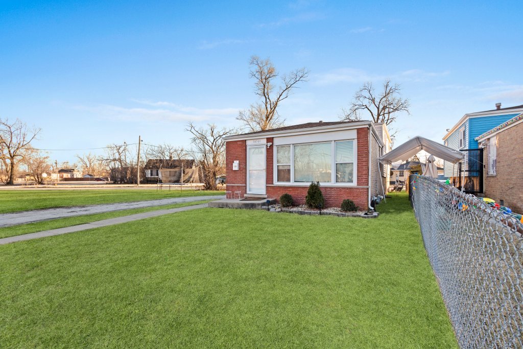 14564 Spaulding Avenue Property Photo 3