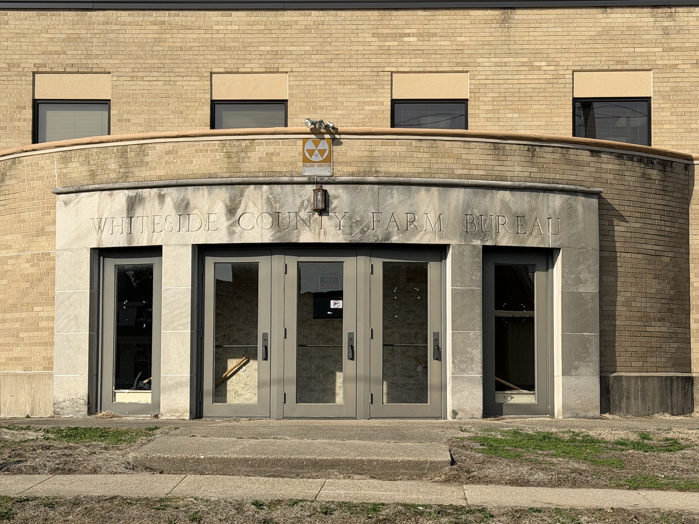 100 E Knox Street Property Photo 3