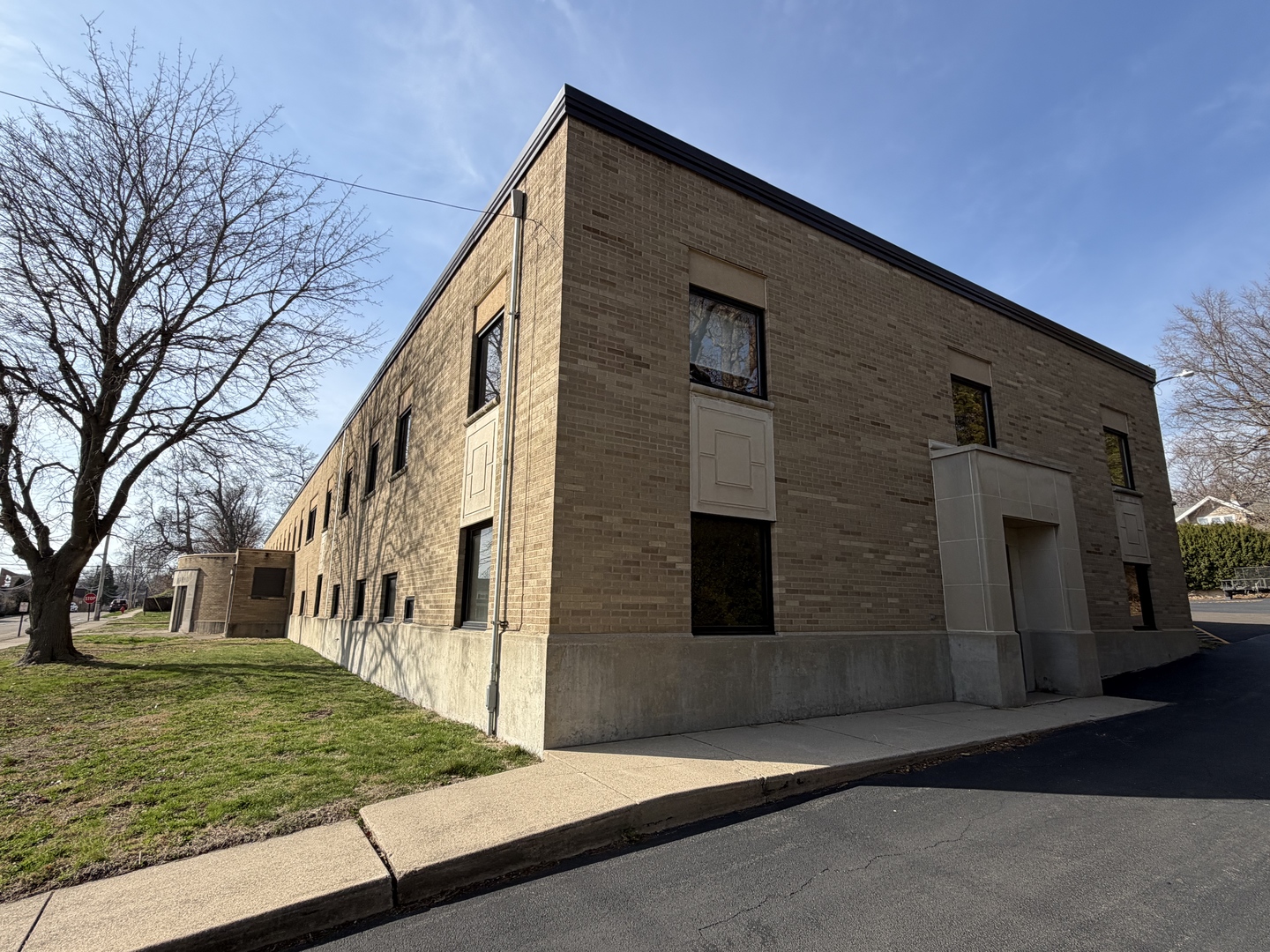 100 E Knox Street Property Photo 7