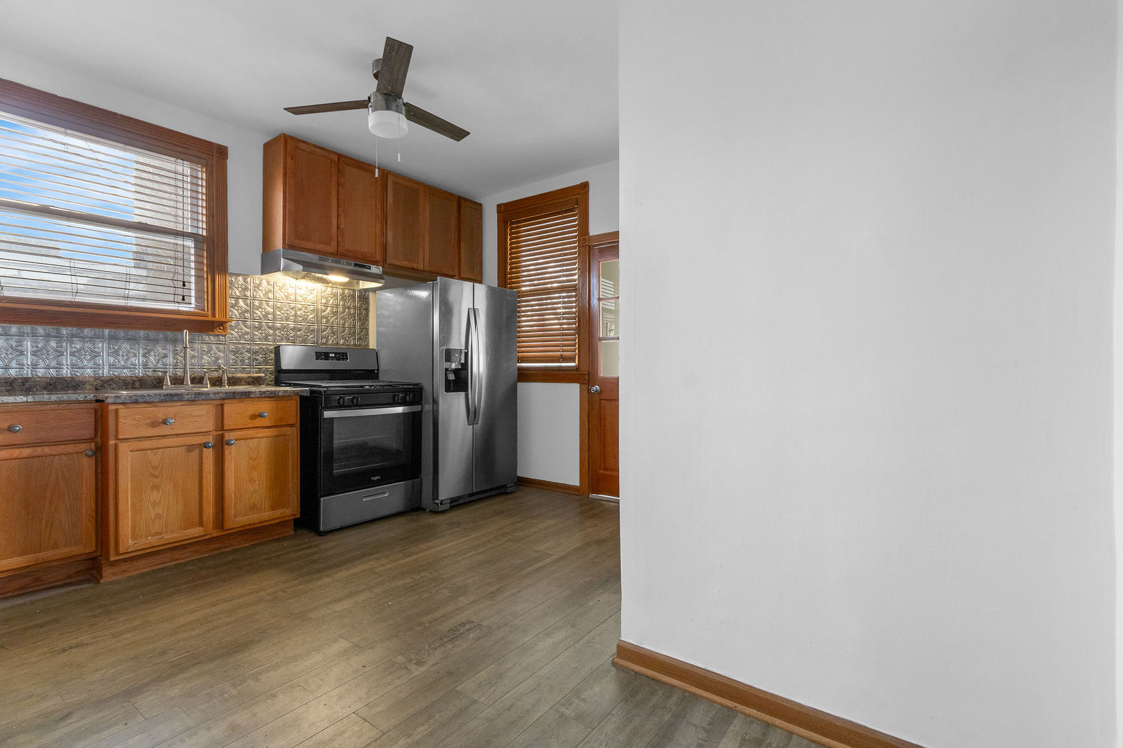 8406 S Oglesby Avenue Property Photo 30