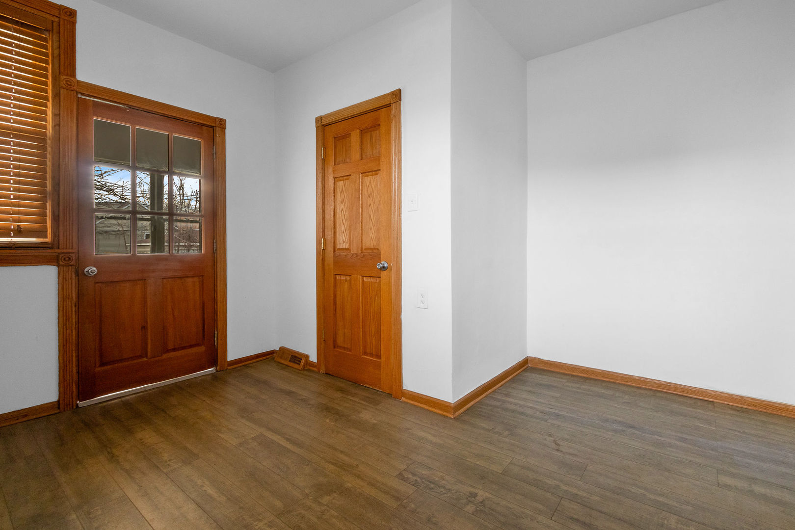 8406 S Oglesby Avenue Property Photo 31