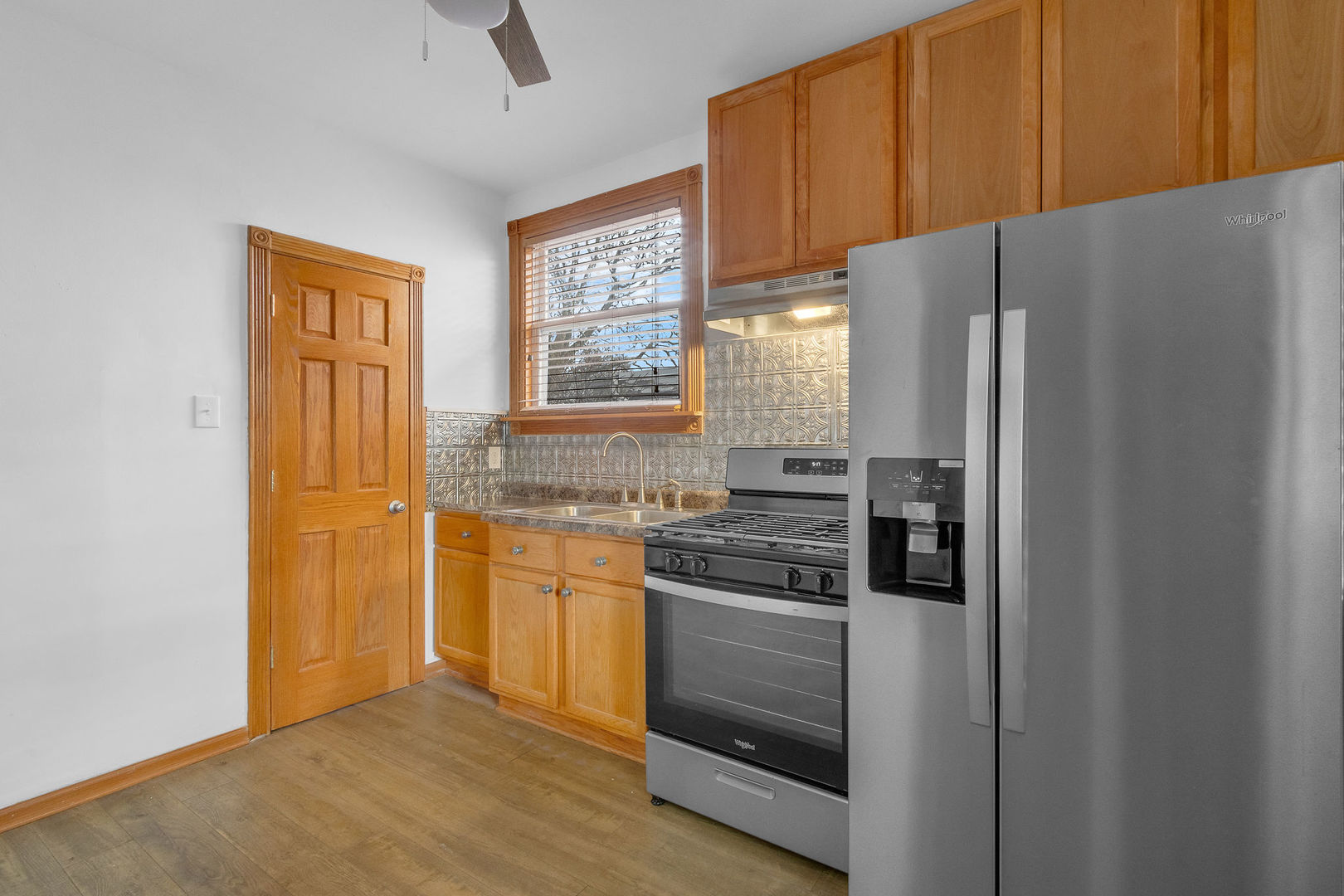 8406 S Oglesby Avenue Property Photo 32