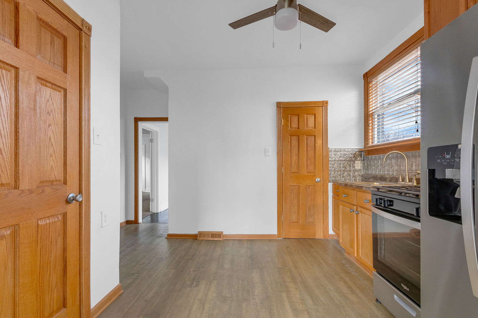 8406 S Oglesby Avenue Property Photo 33