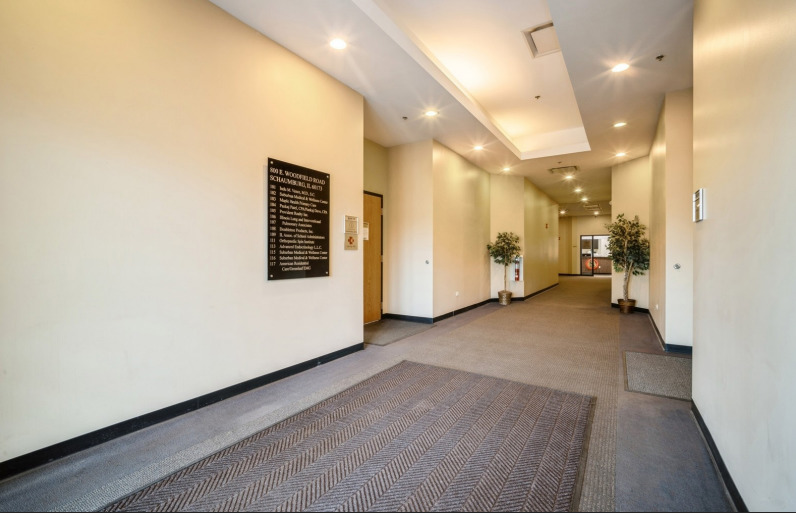 800 E Woodfield Road Property Photo 6