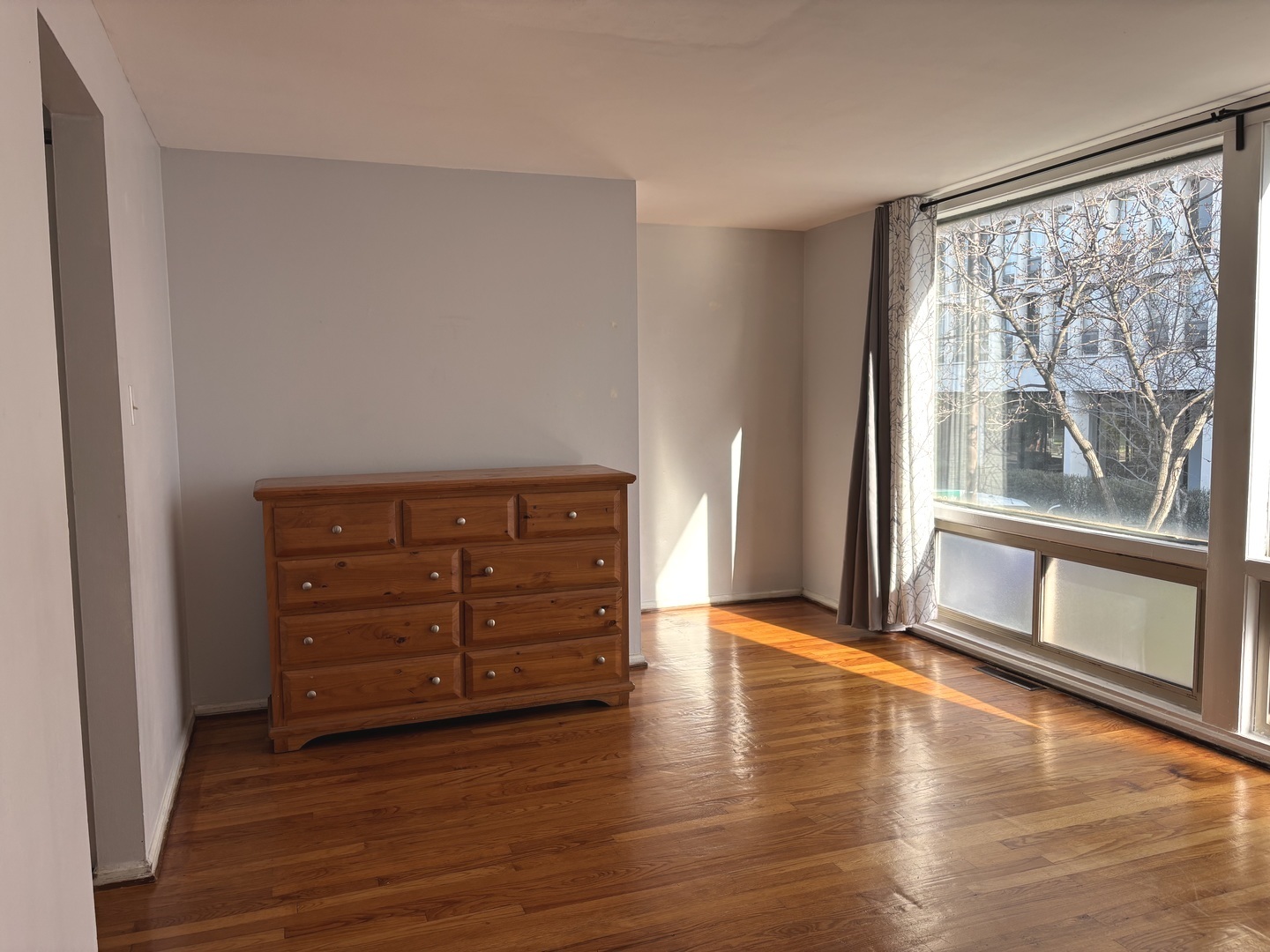 1428 E 55th Street Property Photo 8