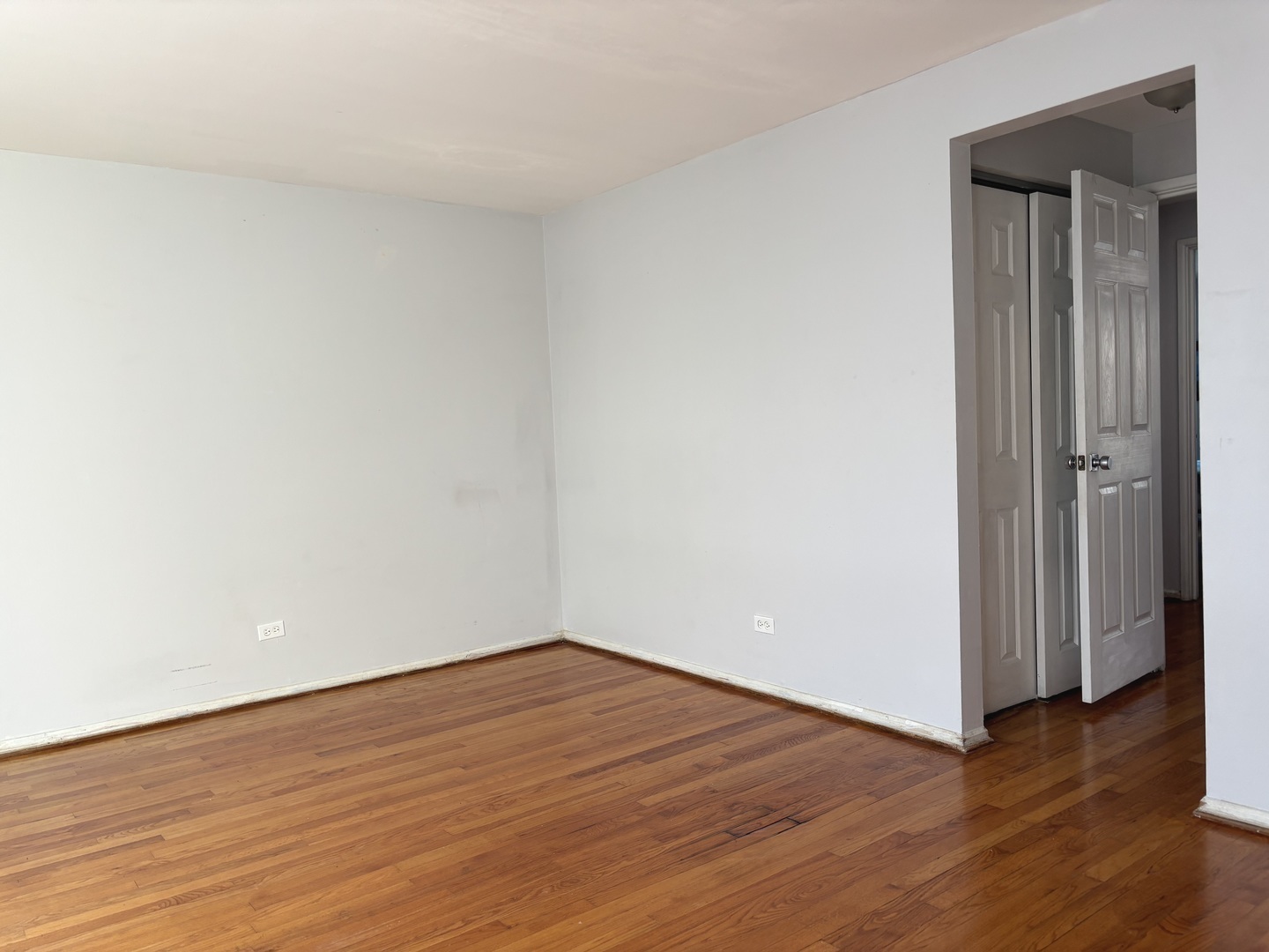 1428 E 55th Street Property Photo 9