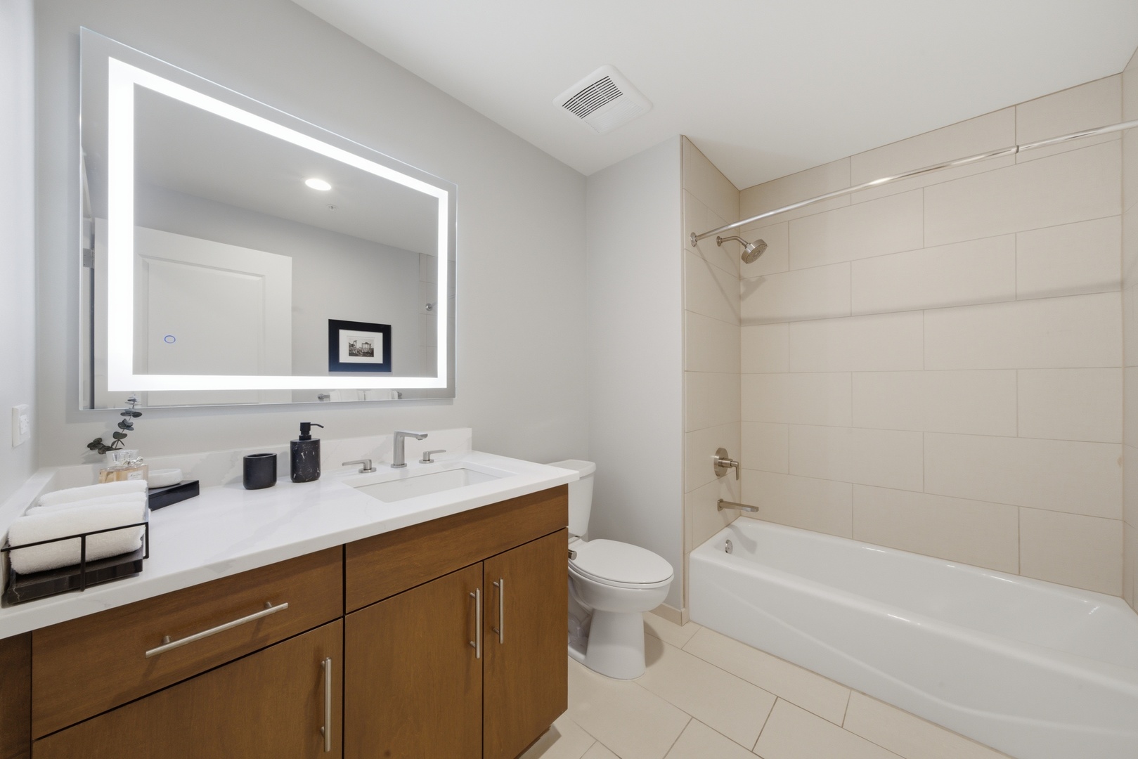 850 N Lake Shore Drive 802 Property Photo 33