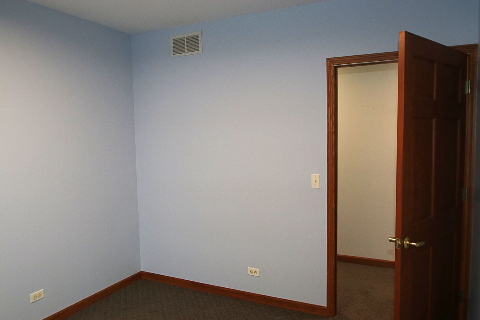 34 W Grand Avenue 102 Property Photo 8