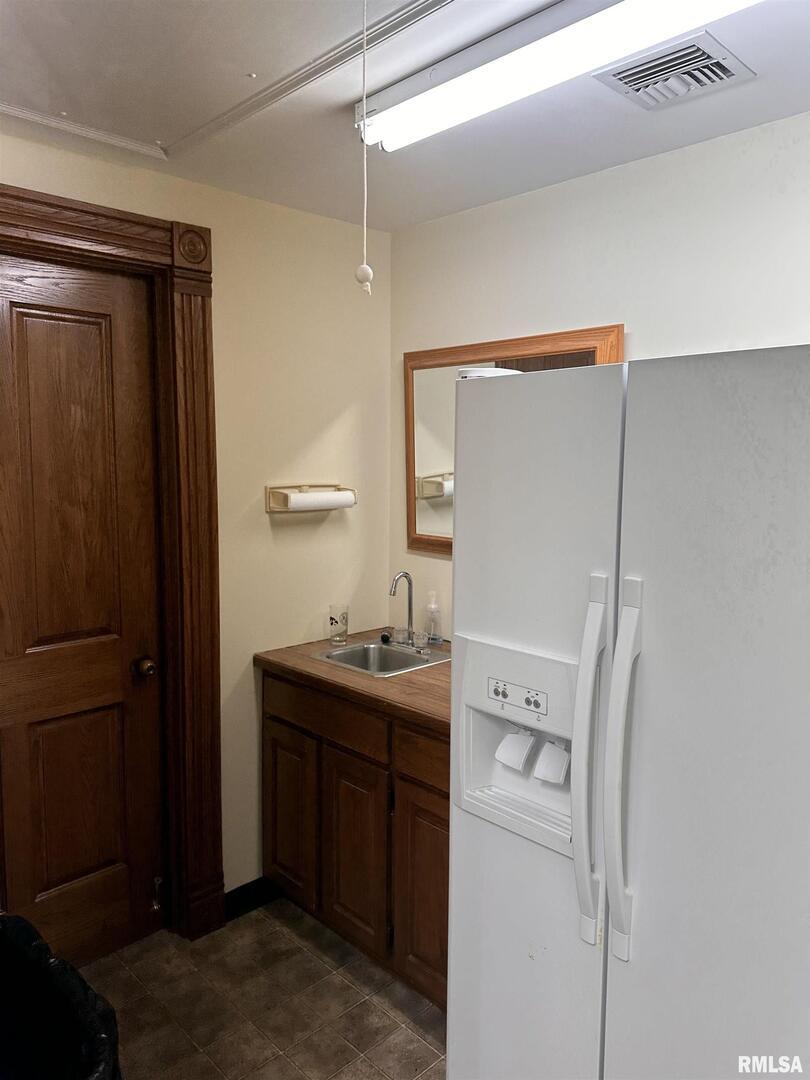 227 W 4th Street Property Photo 8