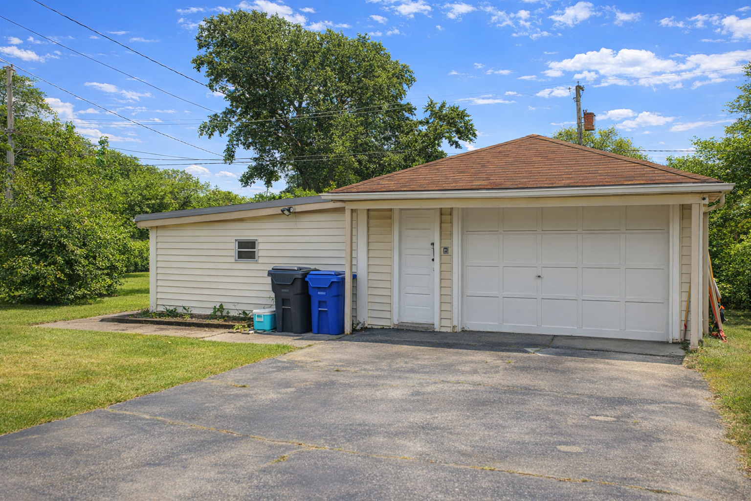 4627 Custer Avenue Property Photo 12