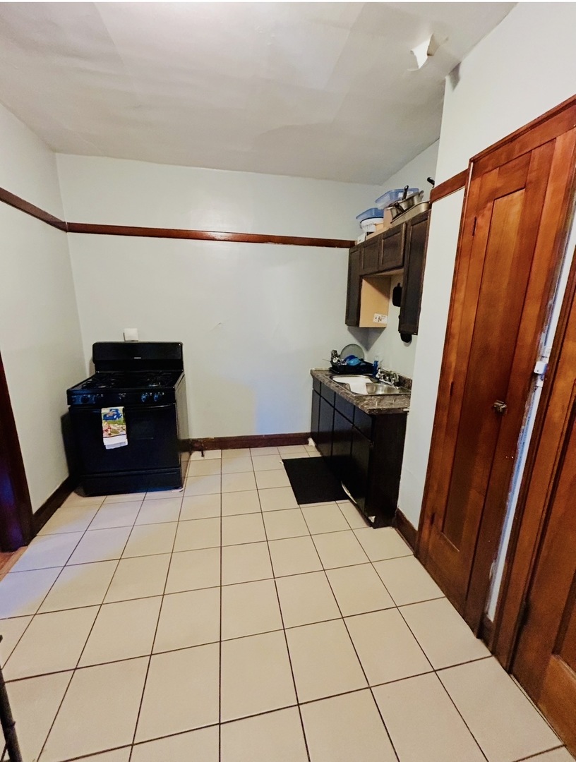 7356 S Eberhart Avenue Property Photo 8