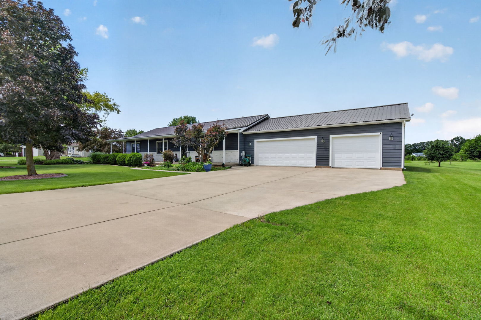 3365 N School Drive Property Photo 3