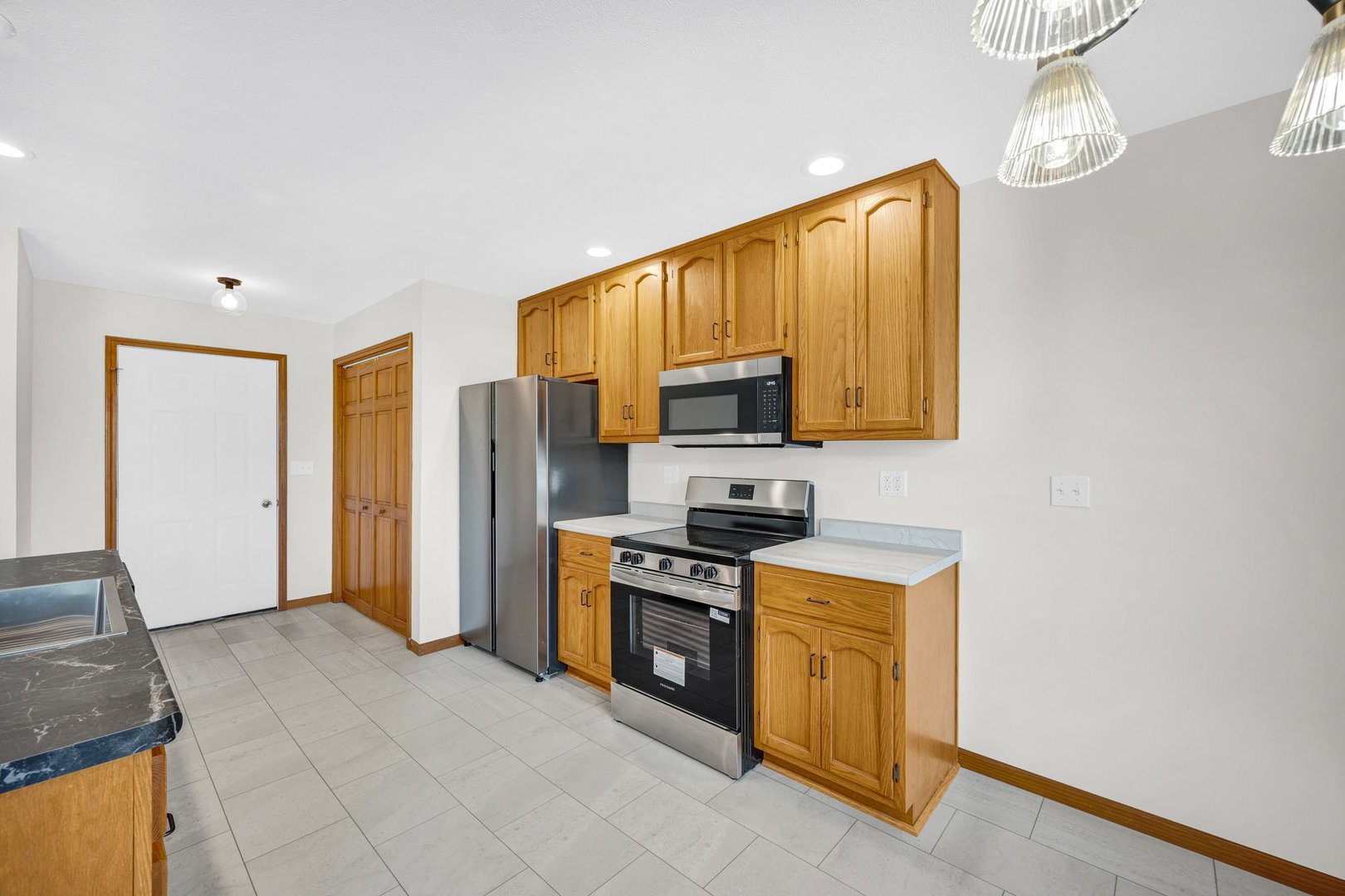 109 E Lake Court B Property Photo 7