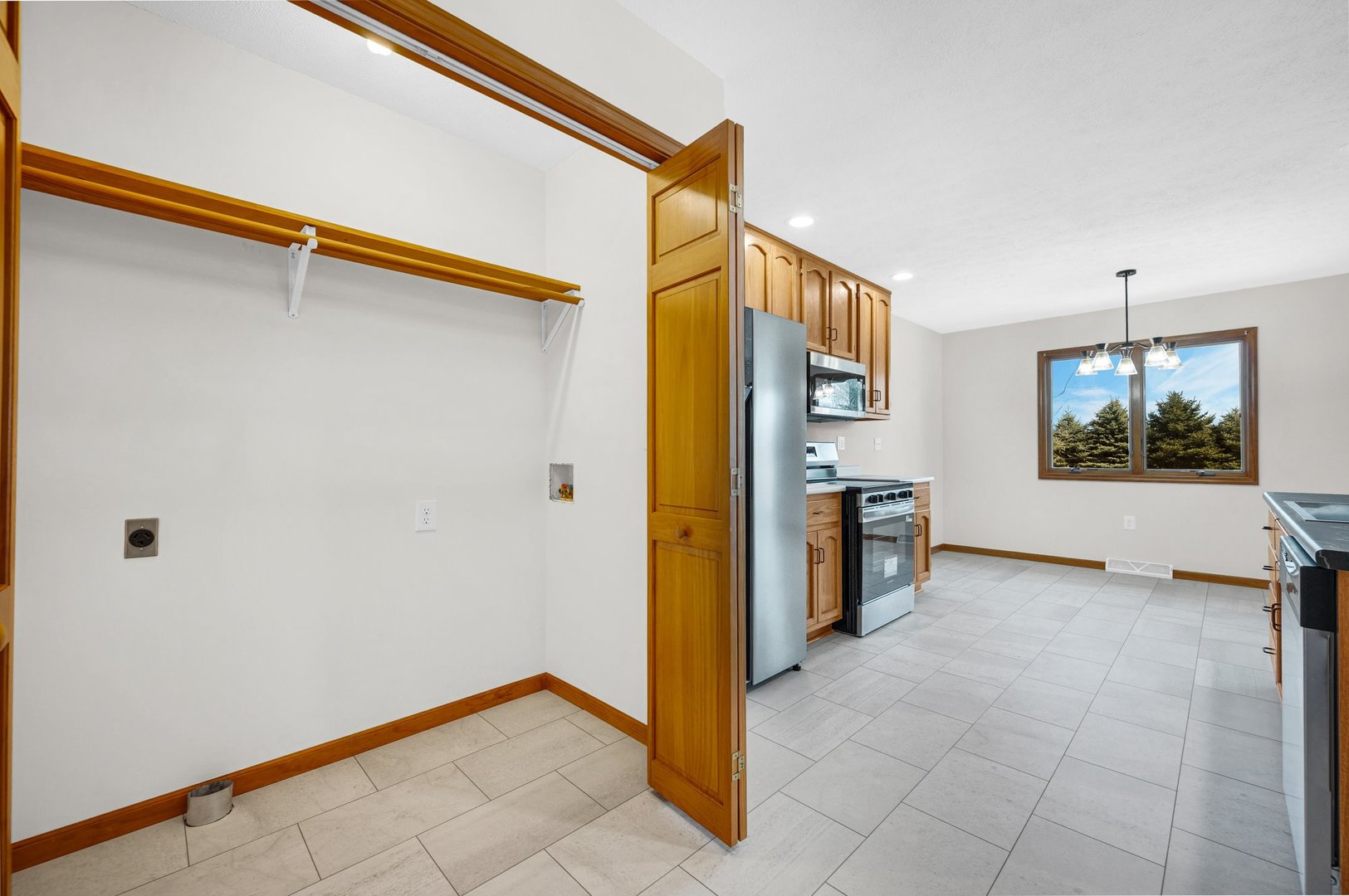 109 E Lake Court B Property Photo 8